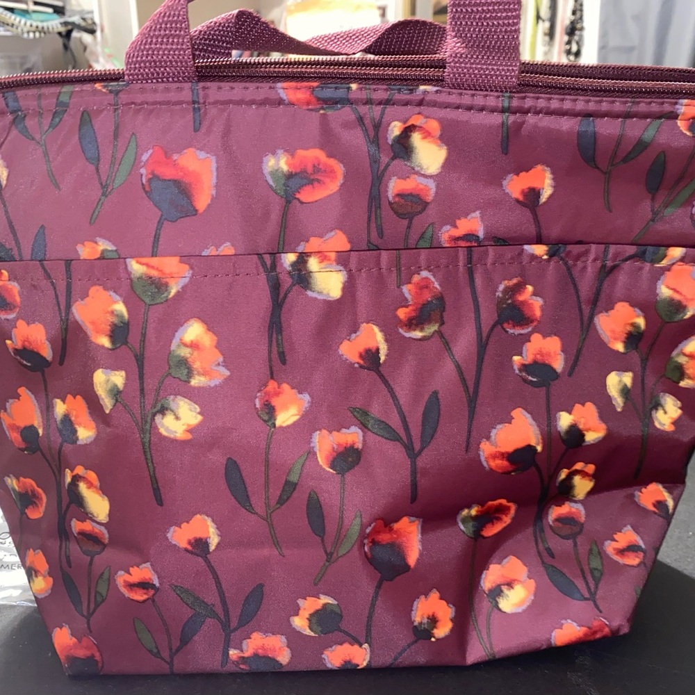 Thirty-One Delicate Floral Thermal Tote with front pocket